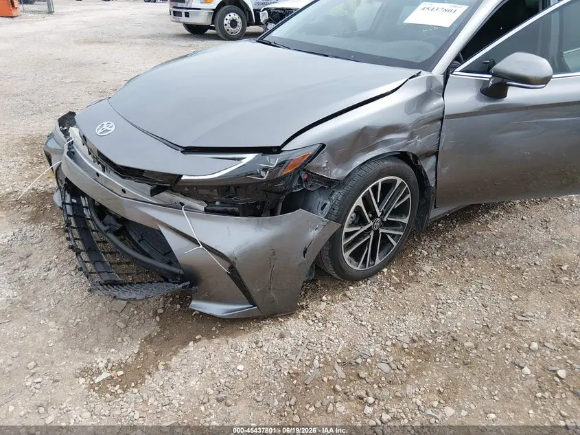 2025 TOYOTA CAMRY XLE