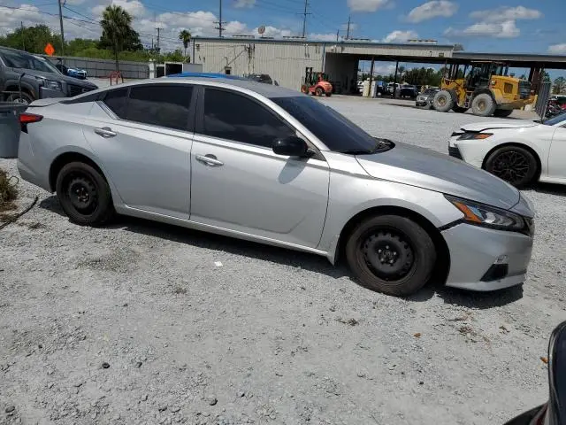 2022 NISSAN ALTIMA SR  
