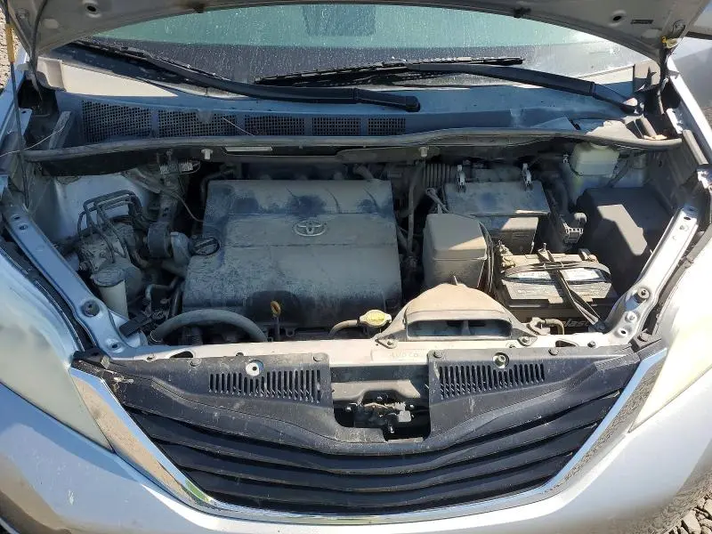 2012 TOYOTA SIENNA LE  