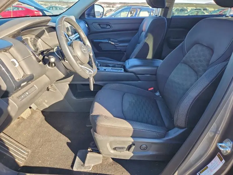 2023 NISSAN PATHFINDER SV  