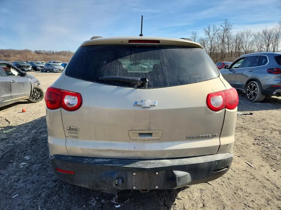 2011 CHEVROLET TRAVERSE LT  