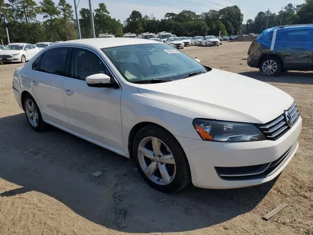 2013 VOLKSWAGEN PASSAT SE