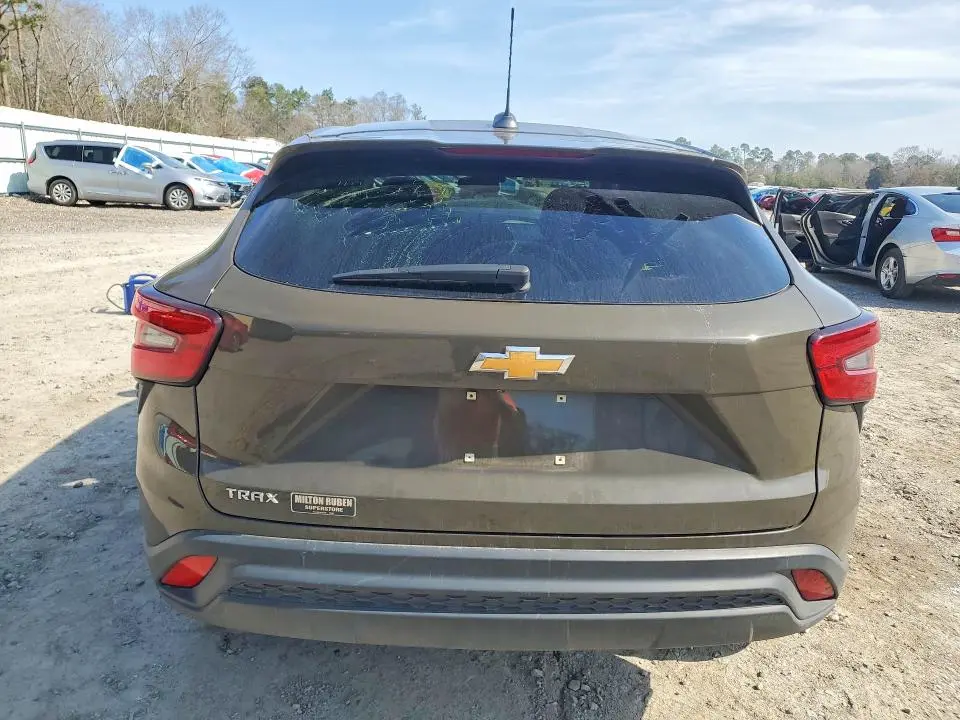 2024 CHEVROLET TRAX LS  