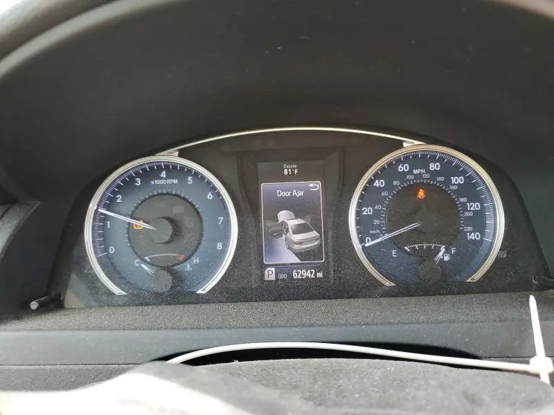 2016 TOYOTA CAMRY LE  