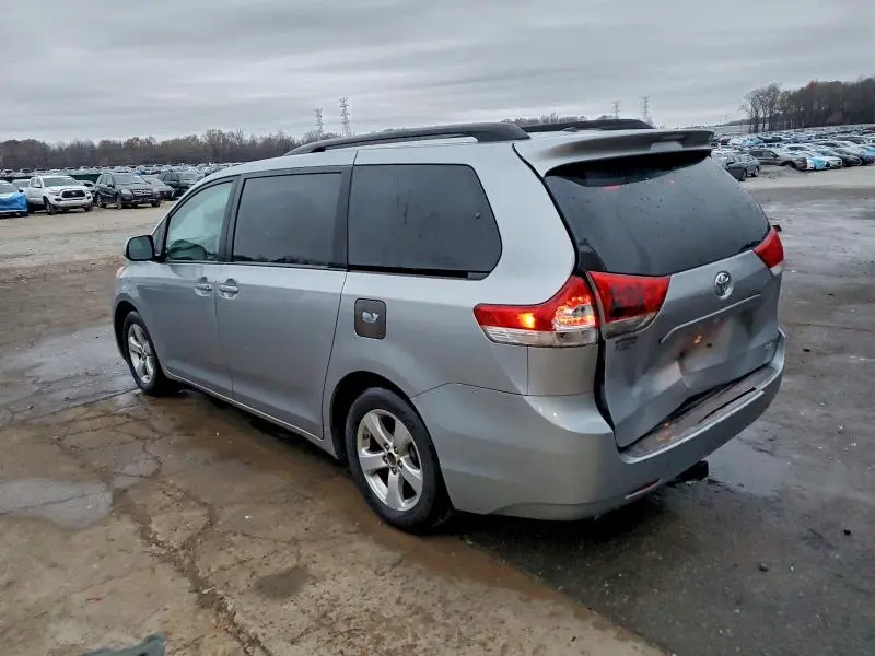 2014 TOYOTA SIENNA LE  