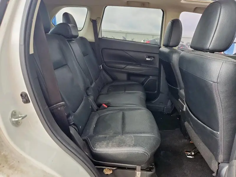 2016 MITSUBISHI OUTLANDER SE  