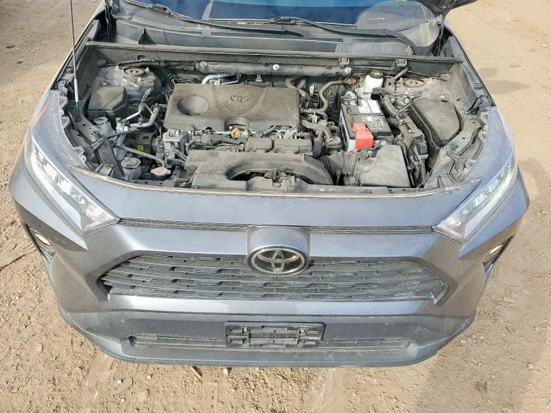 2021 TOYOTA RAV4 XLE  