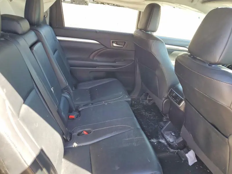 2019 TOYOTA HIGHLANDER XLE  