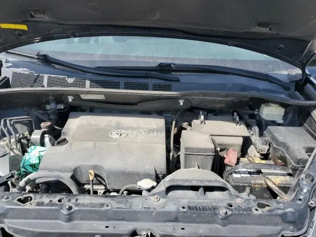2016 TOYOTA SIENNA SE  