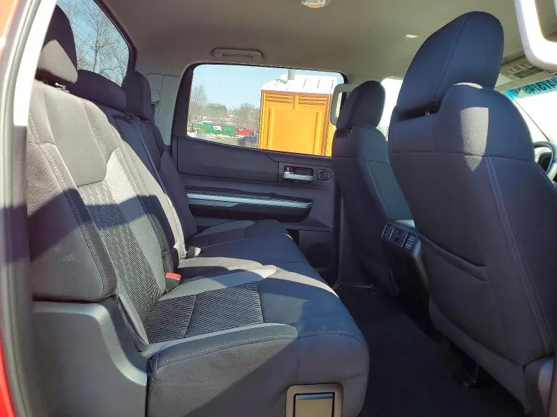 2016 TOYOTA TUNDRA CREWMAX SR5  