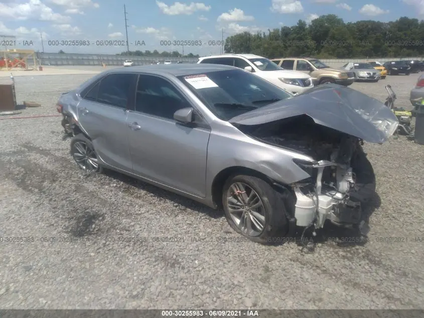 2015 TOYOTA CAMRY SE