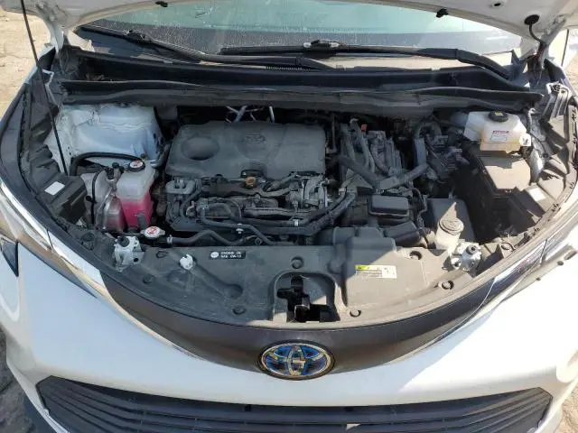 2021 TOYOTA SIENNA LE  