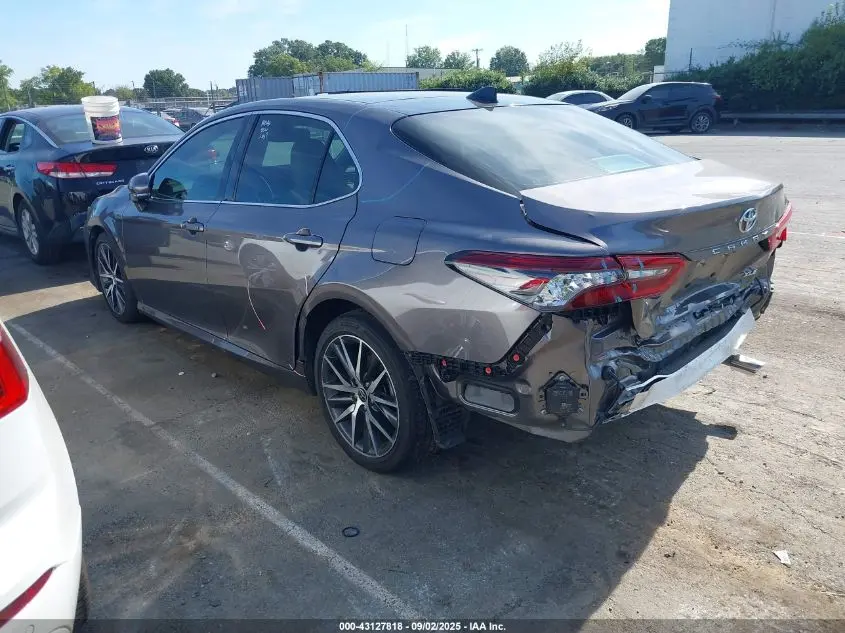 2022 TOYOTA CAMRY XLE