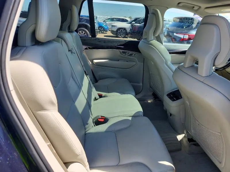 2016 VOLVO XC90 T6  