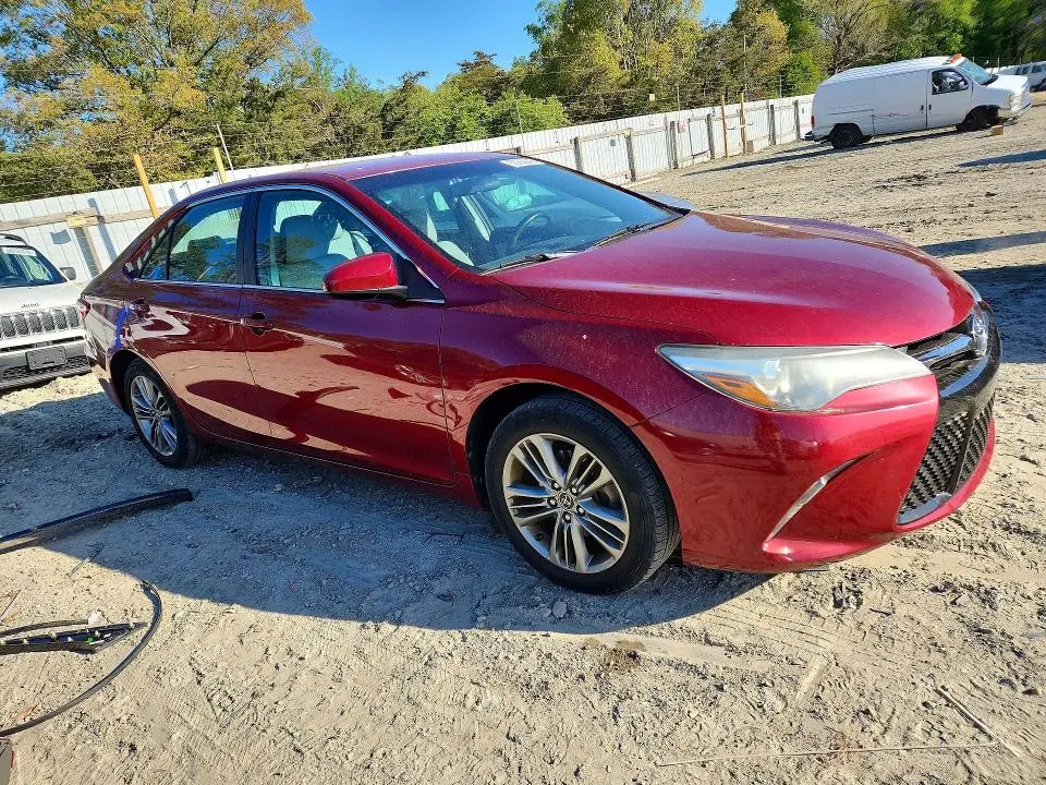 2015 TOYOTA CAMRY SE  