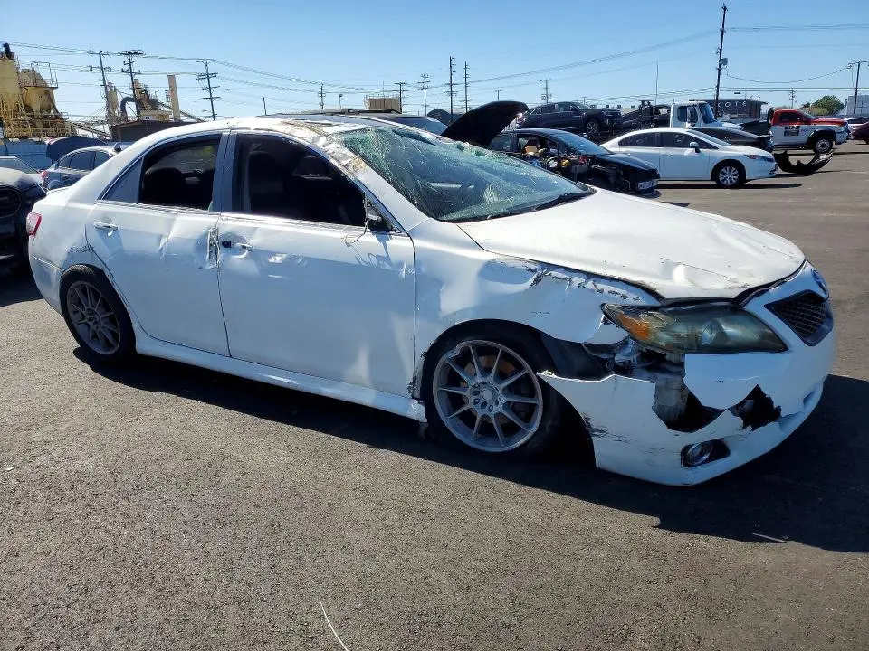 2011 TOYOTA CAMRY SE V6  