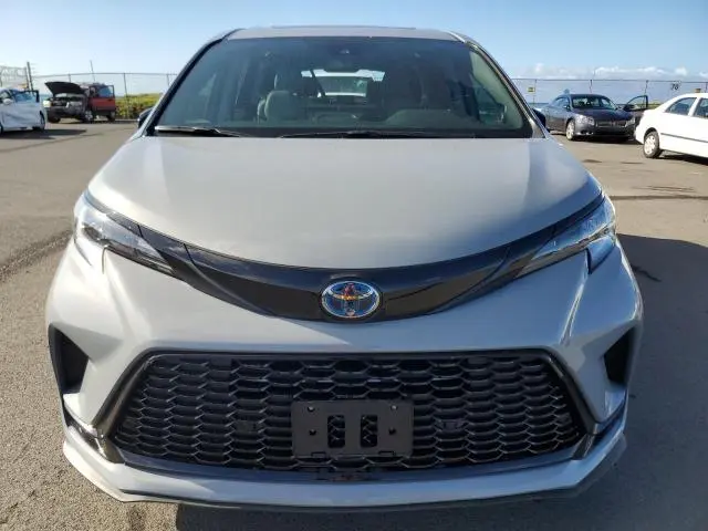 2025 TOYOTA SIENNA XSE  
