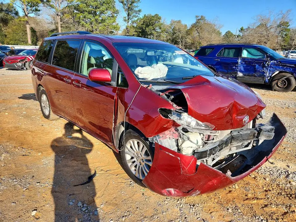 2015 TOYOTA SIENNA XLE  