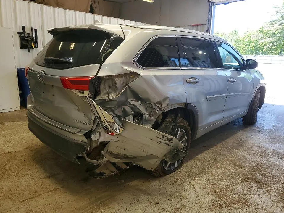 2017 TOYOTA HIGHLANDER XLE  