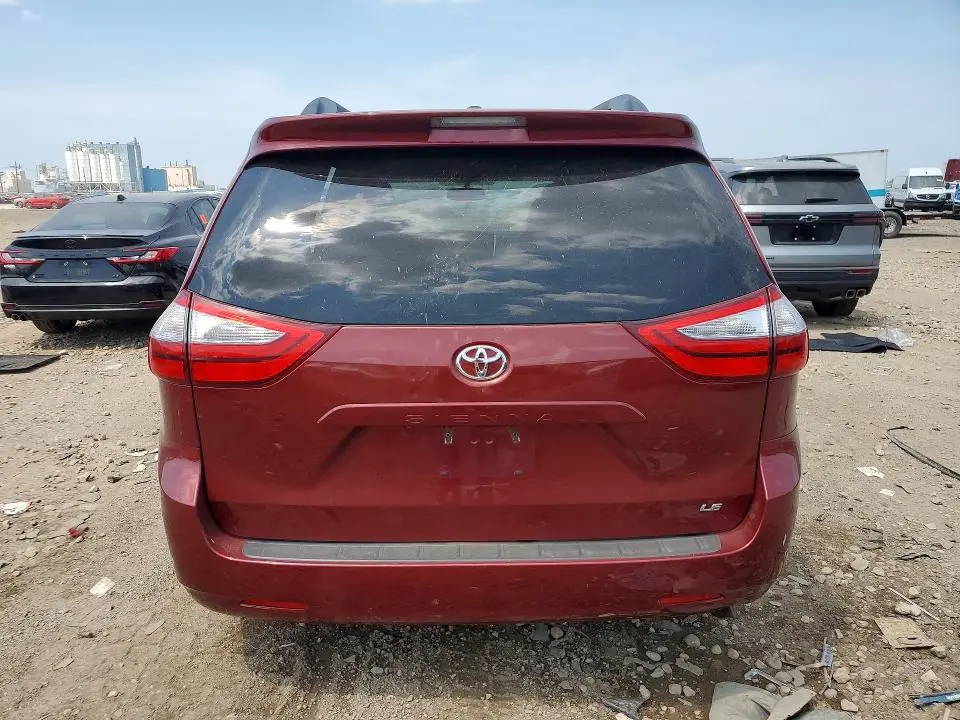 2016 TOYOTA SIENNA LE  
