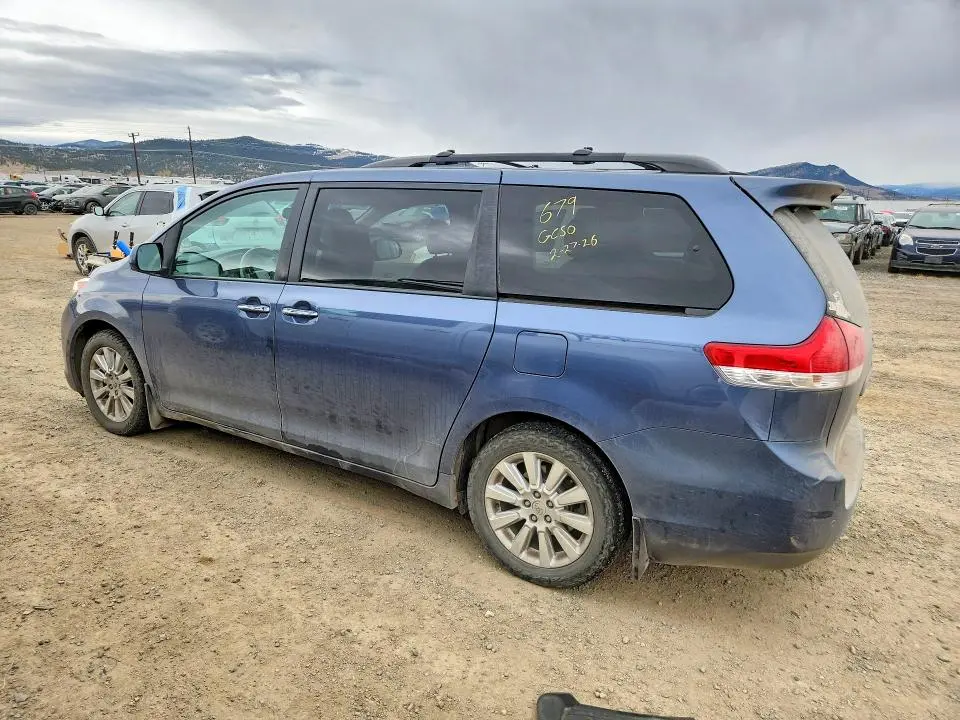 2014 TOYOTA SIENNA XLE 7-PASSENGER  