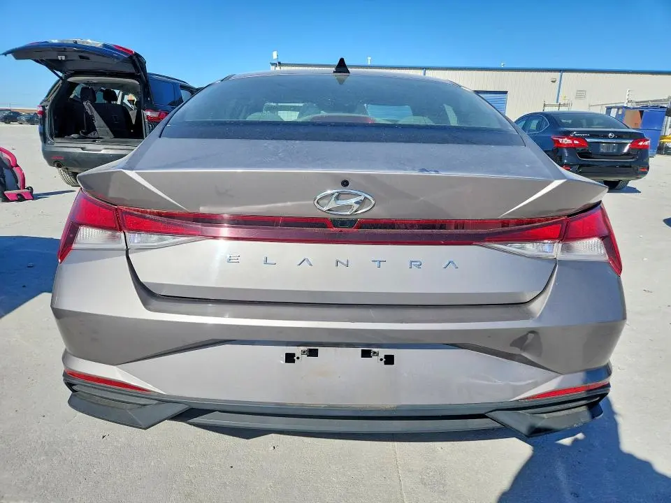 2021 HYUNDAI ELANTRA SEL  