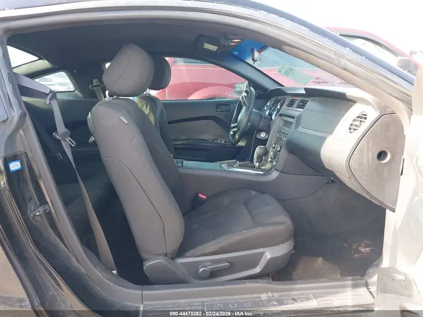 2013 FORD MUSTANG V6