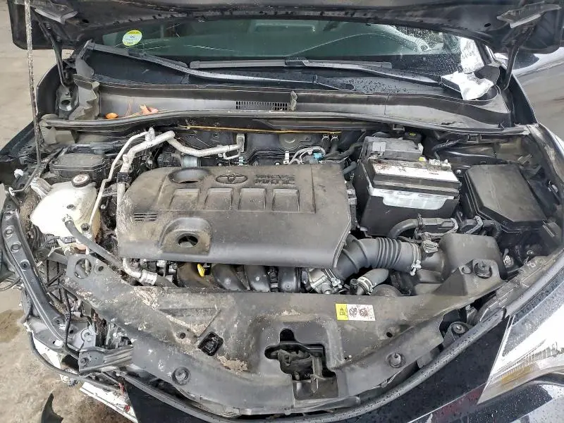 2022 TOYOTA C-HR XLE  