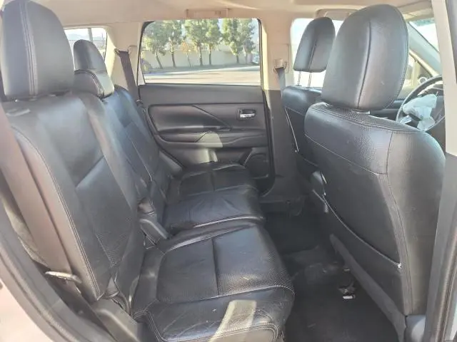 2016 MITSUBISHI OUTLANDER SE  