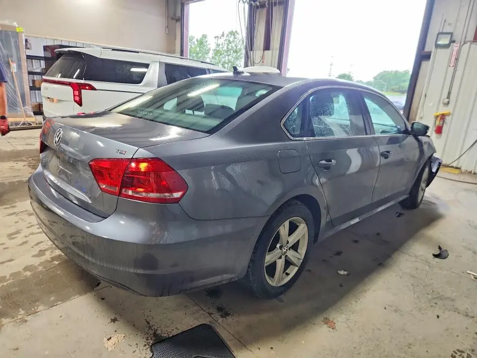 2015 VOLKSWAGEN PASSAT S  