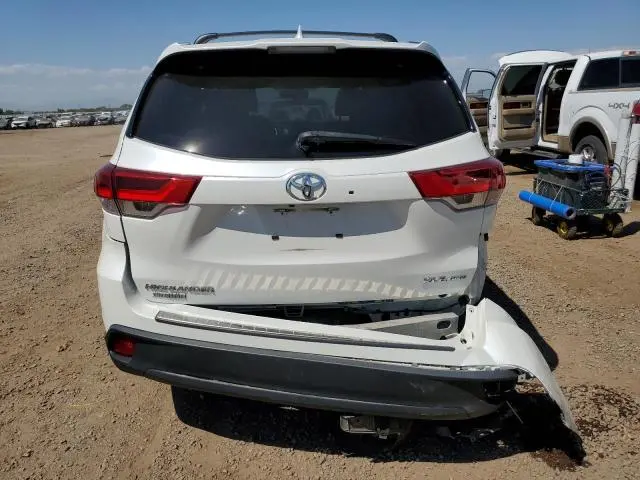 2019 TOYOTA HIGHLANDER SE  