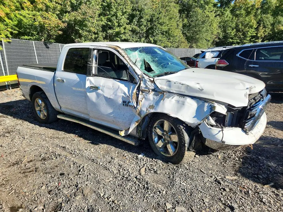 2017 RAM 1500 SLT  