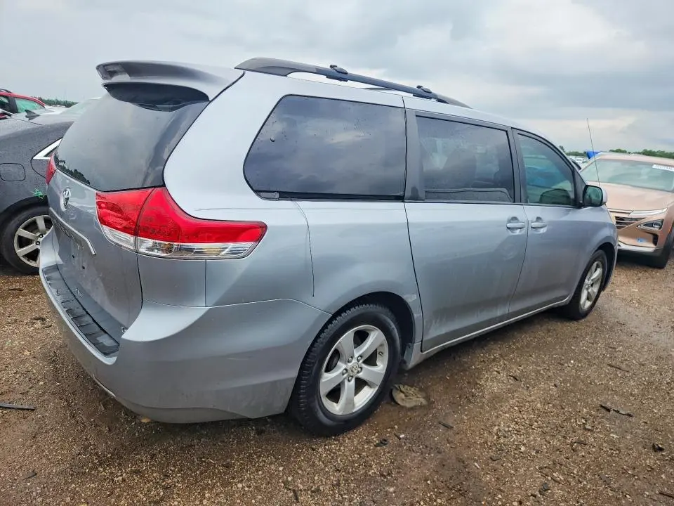 2012 TOYOTA SIENNA LE  