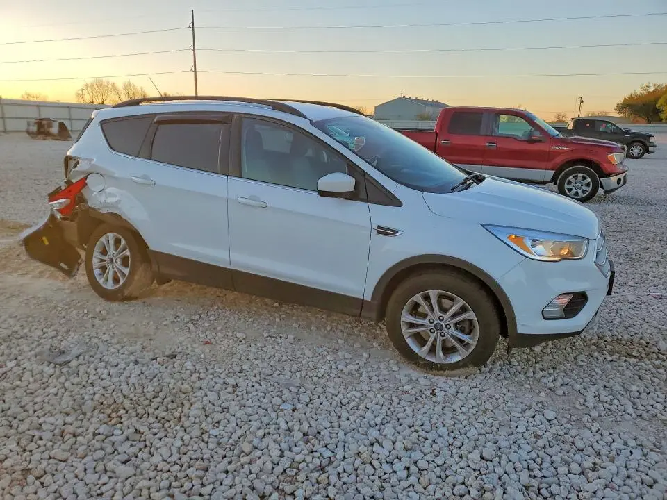 2018 FORD ESCAPE SE  