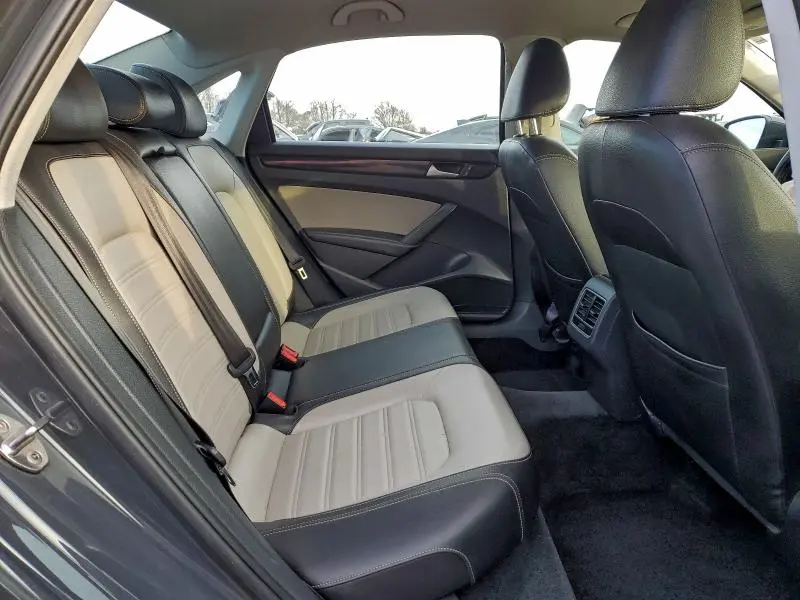 2015 VOLKSWAGEN PASSAT SE  