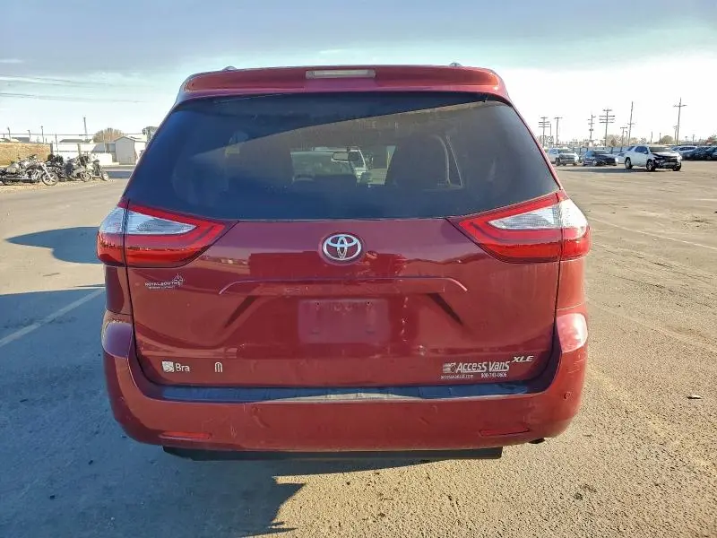 2015 TOYOTA SIENNA XLE  