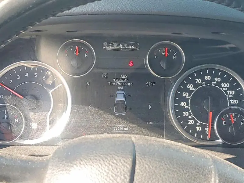 2015 RAM 1500 SLT  