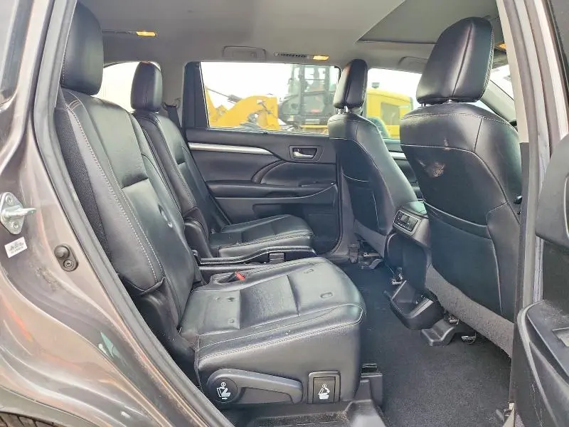 2017 TOYOTA HIGHLANDER XLE  