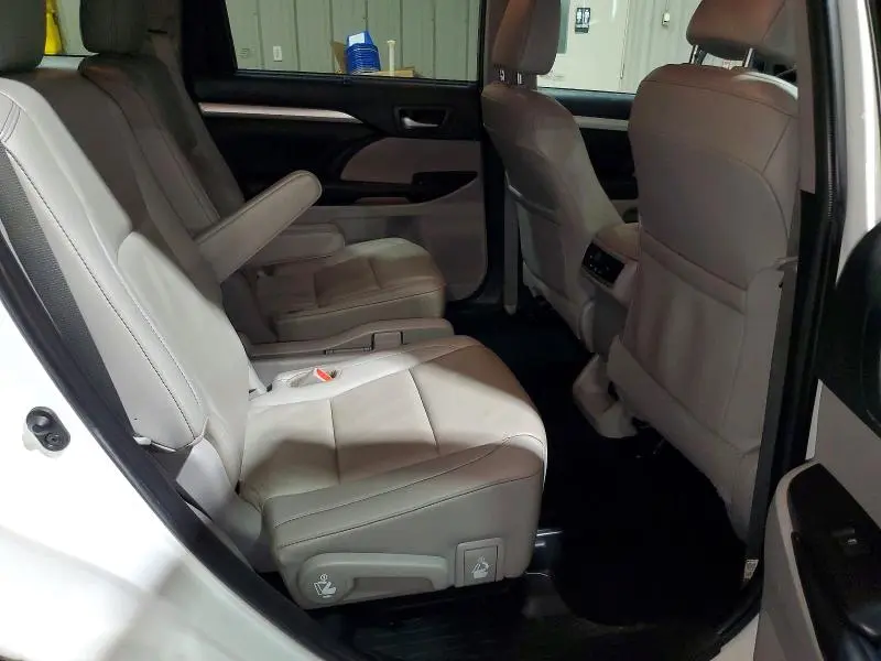 2019 TOYOTA HIGHLANDER XLE  