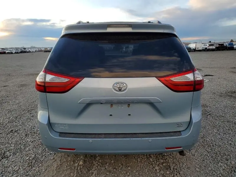 2017 TOYOTA SIENNA XLE  