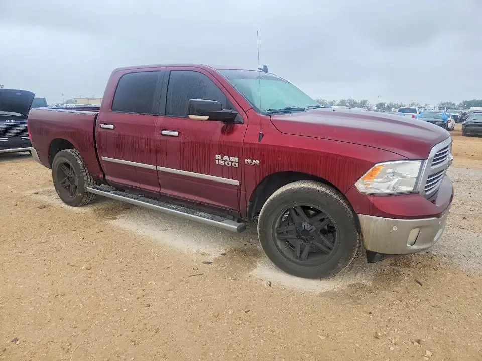 2016 RAM 1500 SLT  