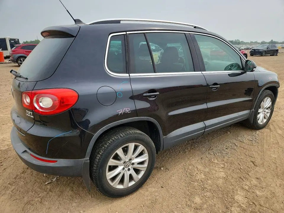 2010 VOLKSWAGEN TIGUAN SE  