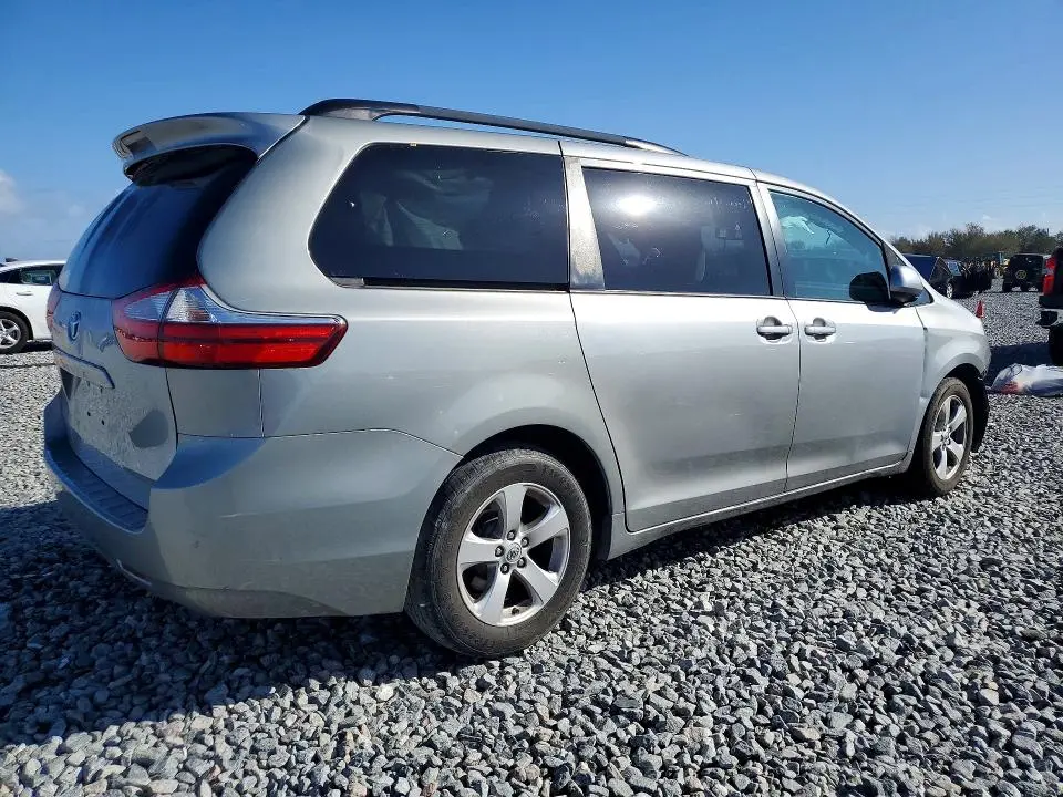2017 TOYOTA SIENNA LE  