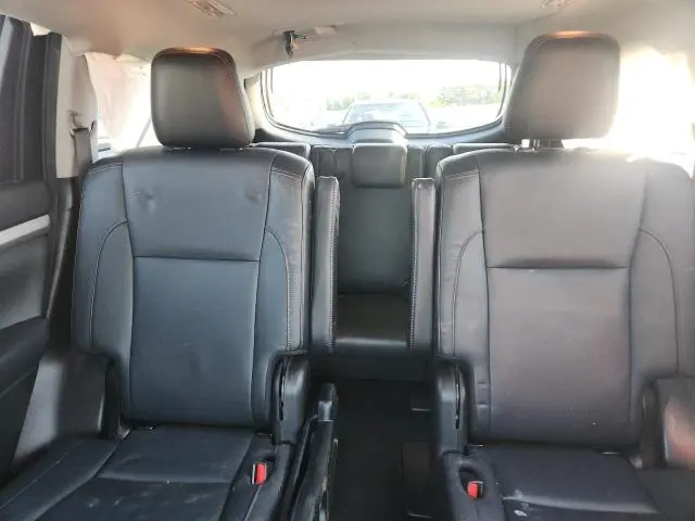 2018 TOYOTA HIGHLANDER SE  