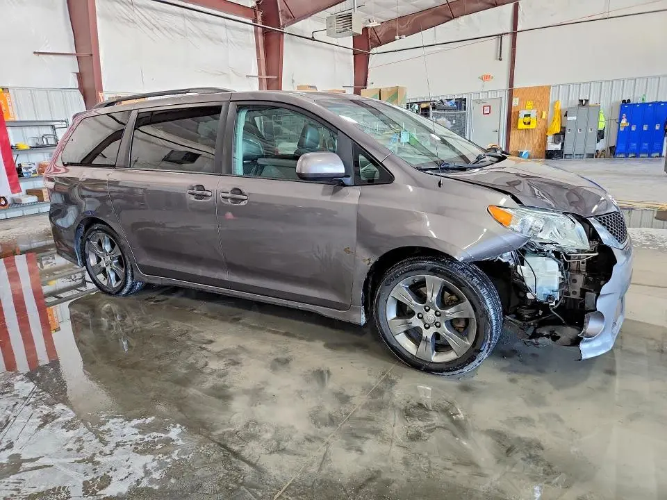 2011 TOYOTA SIENNA SPORT  