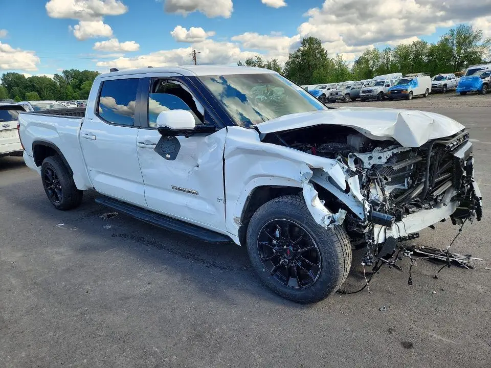 2025 TOYOTA TUNDRA CREWMAX SR5  