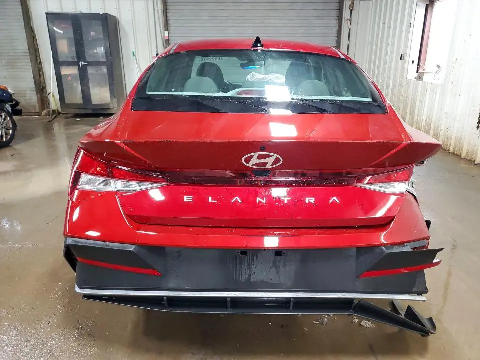 2025 HYUNDAI ELANTRA SE  