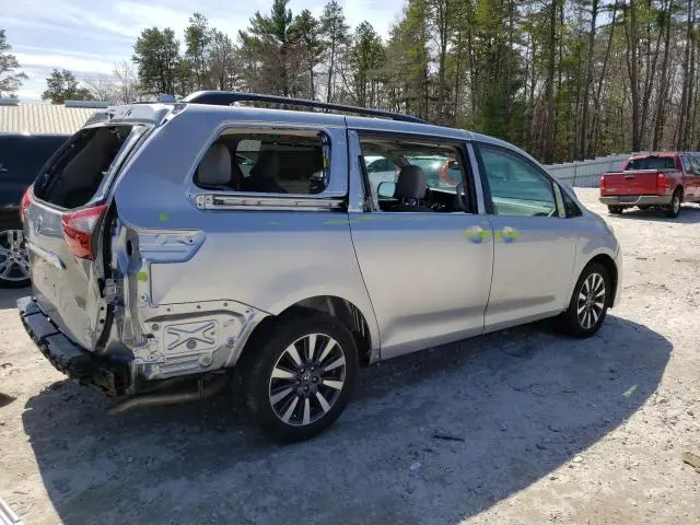 2020 TOYOTA SIENNA XLE  
