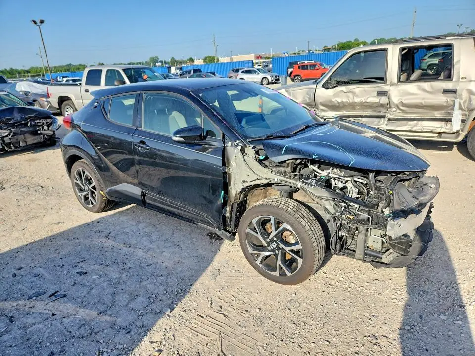 2019 TOYOTA C-HR XLE  