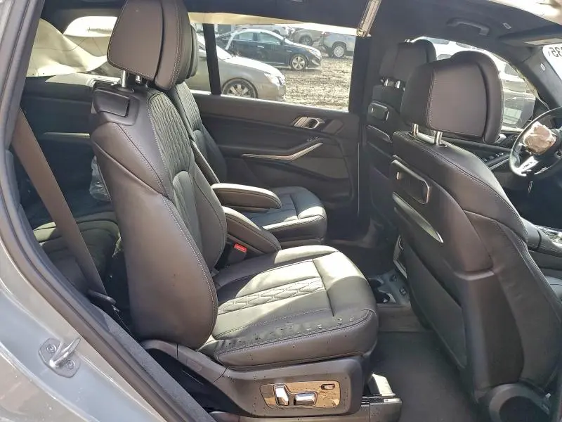 2024 BMW X7 M60I  